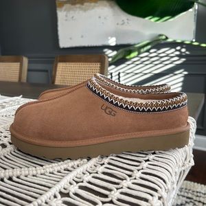BRAND NEW UGG TASMAN WOMENS SIZE 10